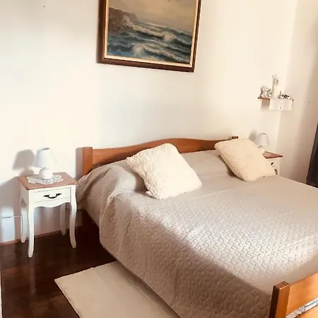 B. Ela B&B *