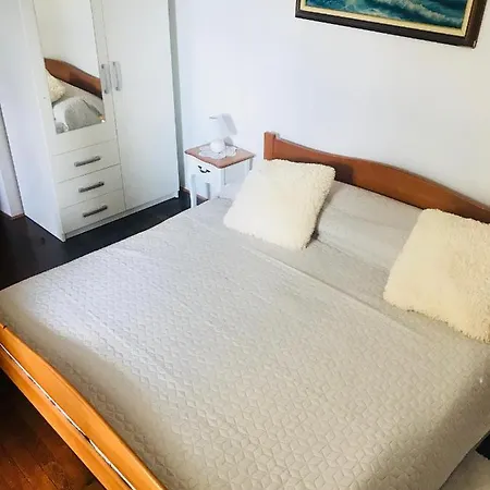 B. Ela 3* Πόρετς
