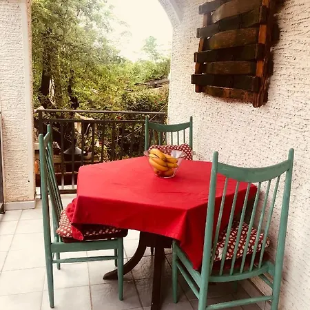 B. Ela Oda ve Kahvaltı Poreč